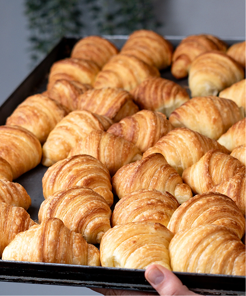 Belvedere Bakery Medialunas recién horneadas